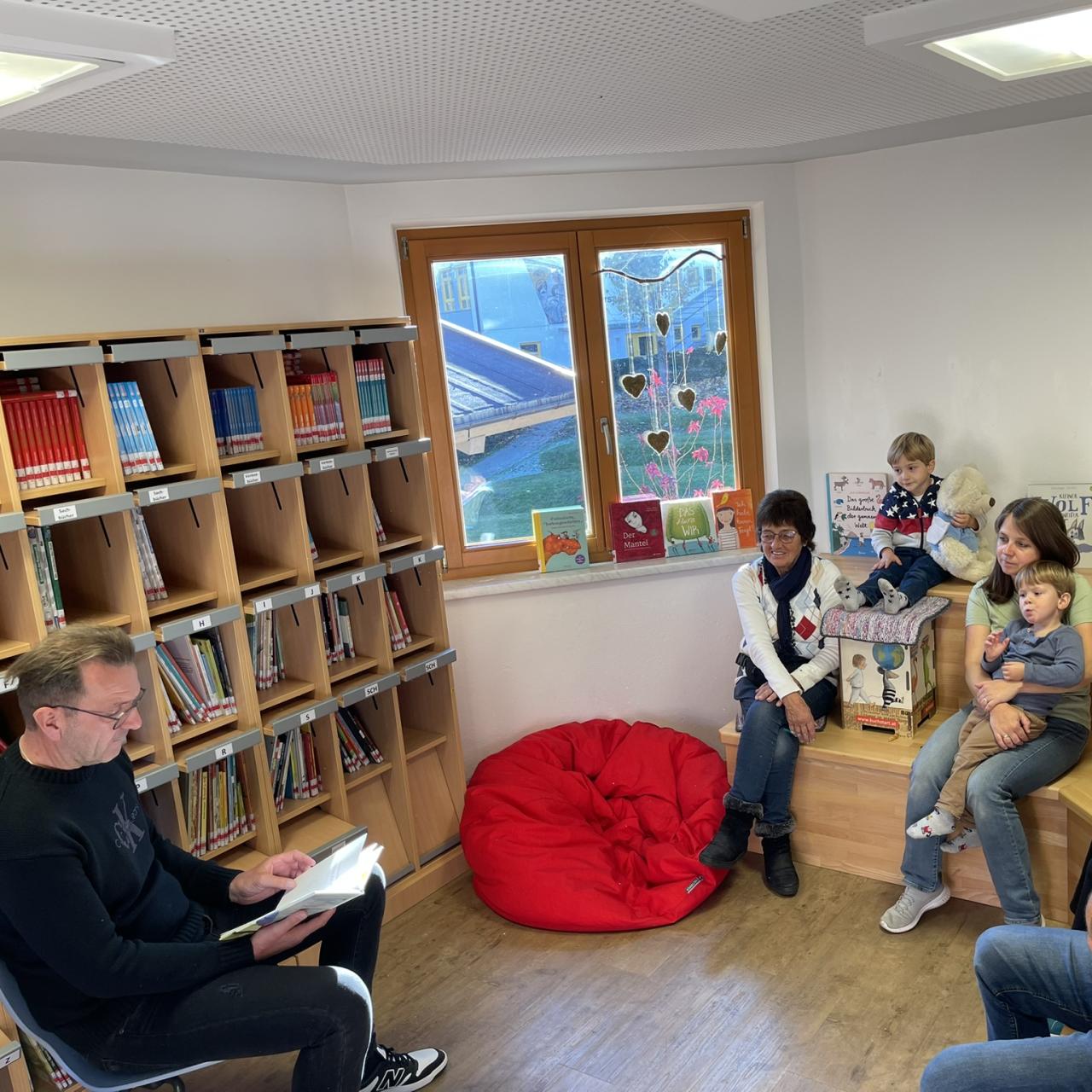 Tag der offenen Tür mit Bücherflohmarkt 2024